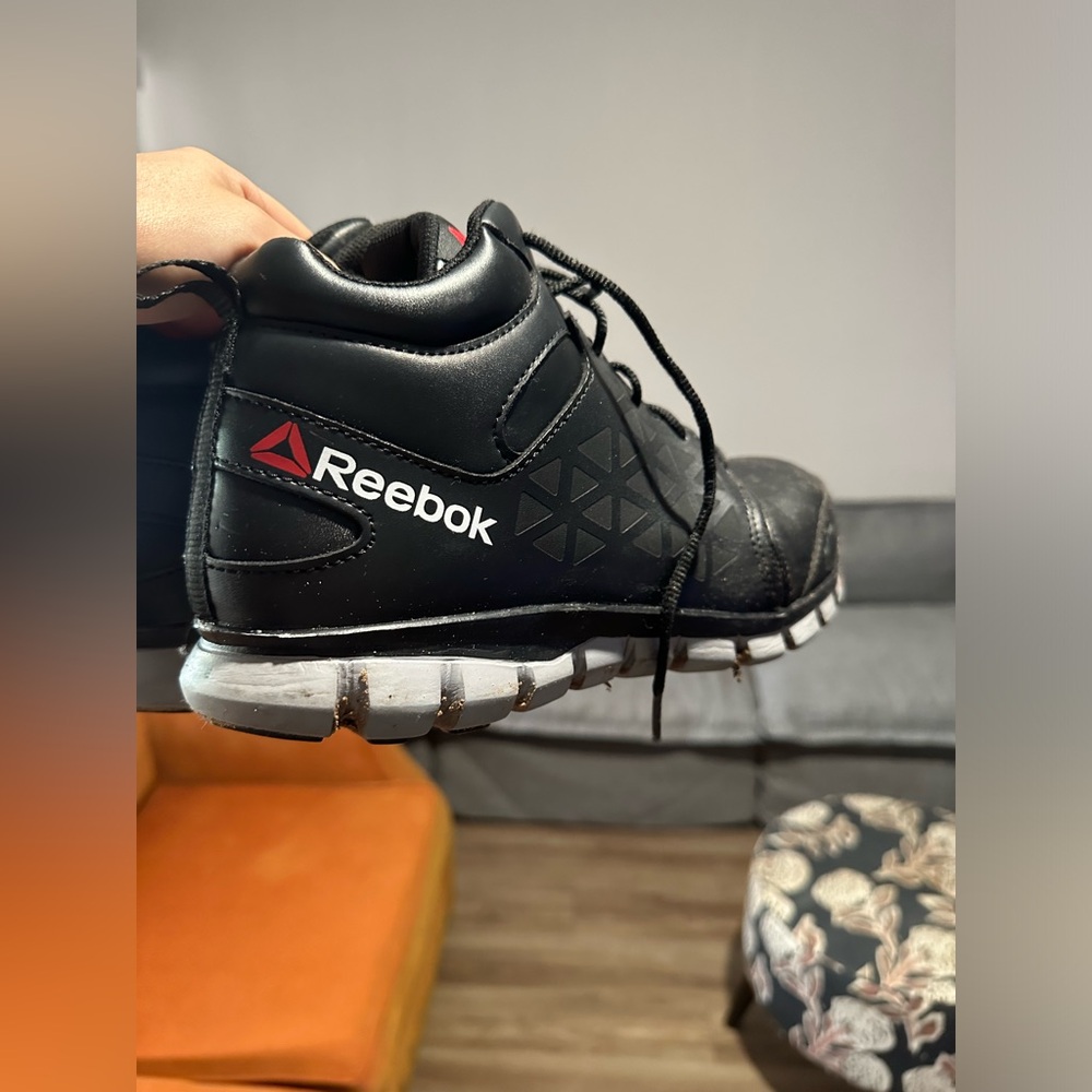 Men’s steel toe Reebok work shoes